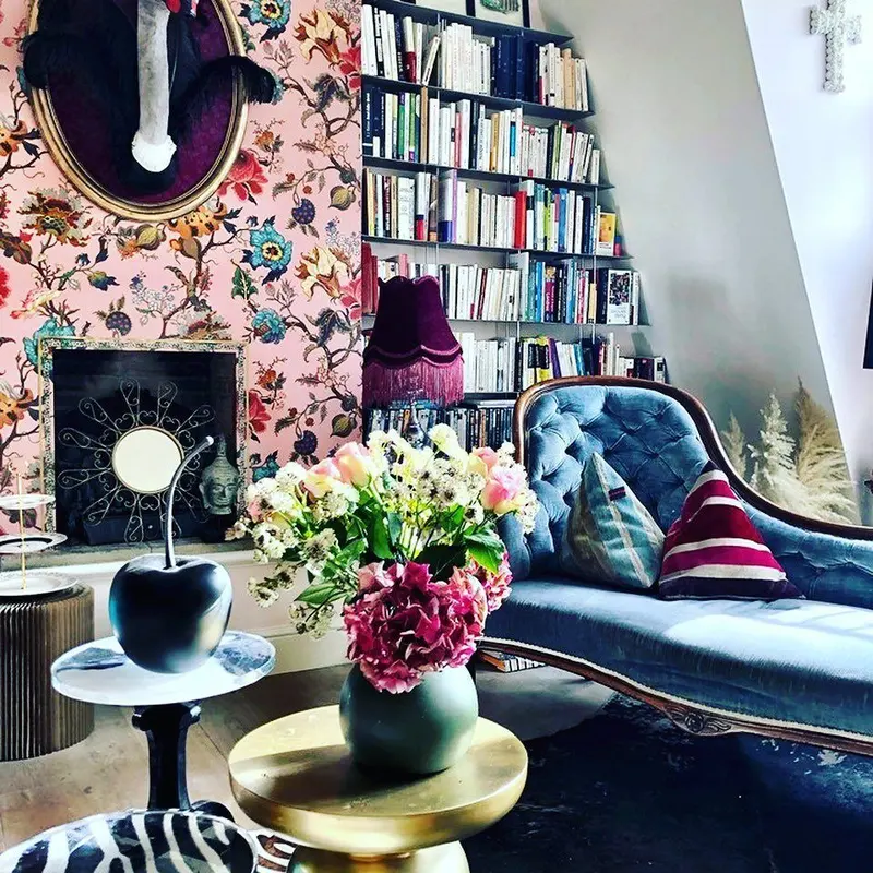 Living room with a pink floral House of Hackney wallpaper and a flower arrangement, a private residence in Little Venice designed by Jaillon Studio.